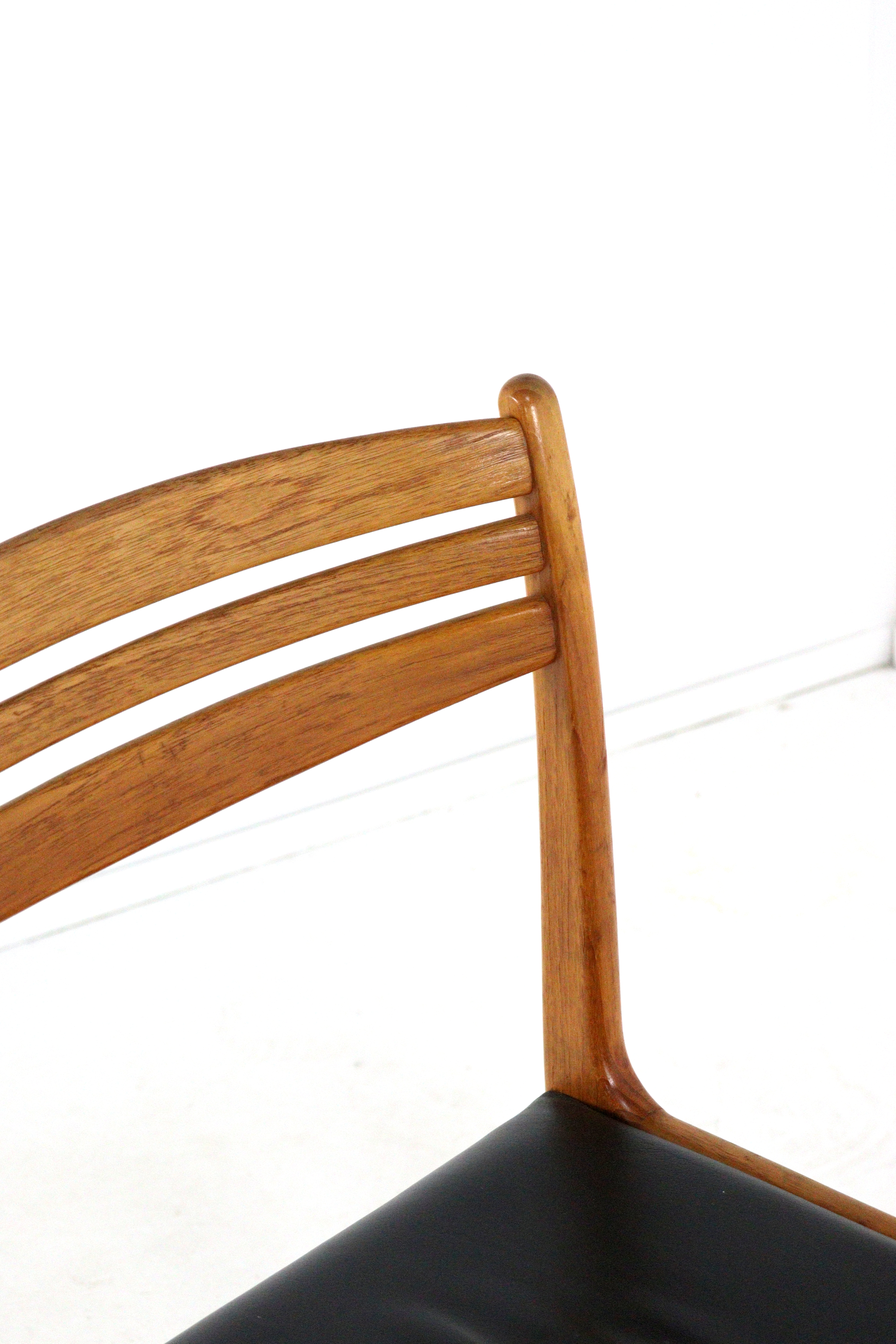 Set van 5 + 1 eetkamerstoelen 'Give'
