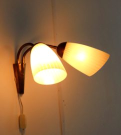 Wandlamp met 2 glazen kapjes