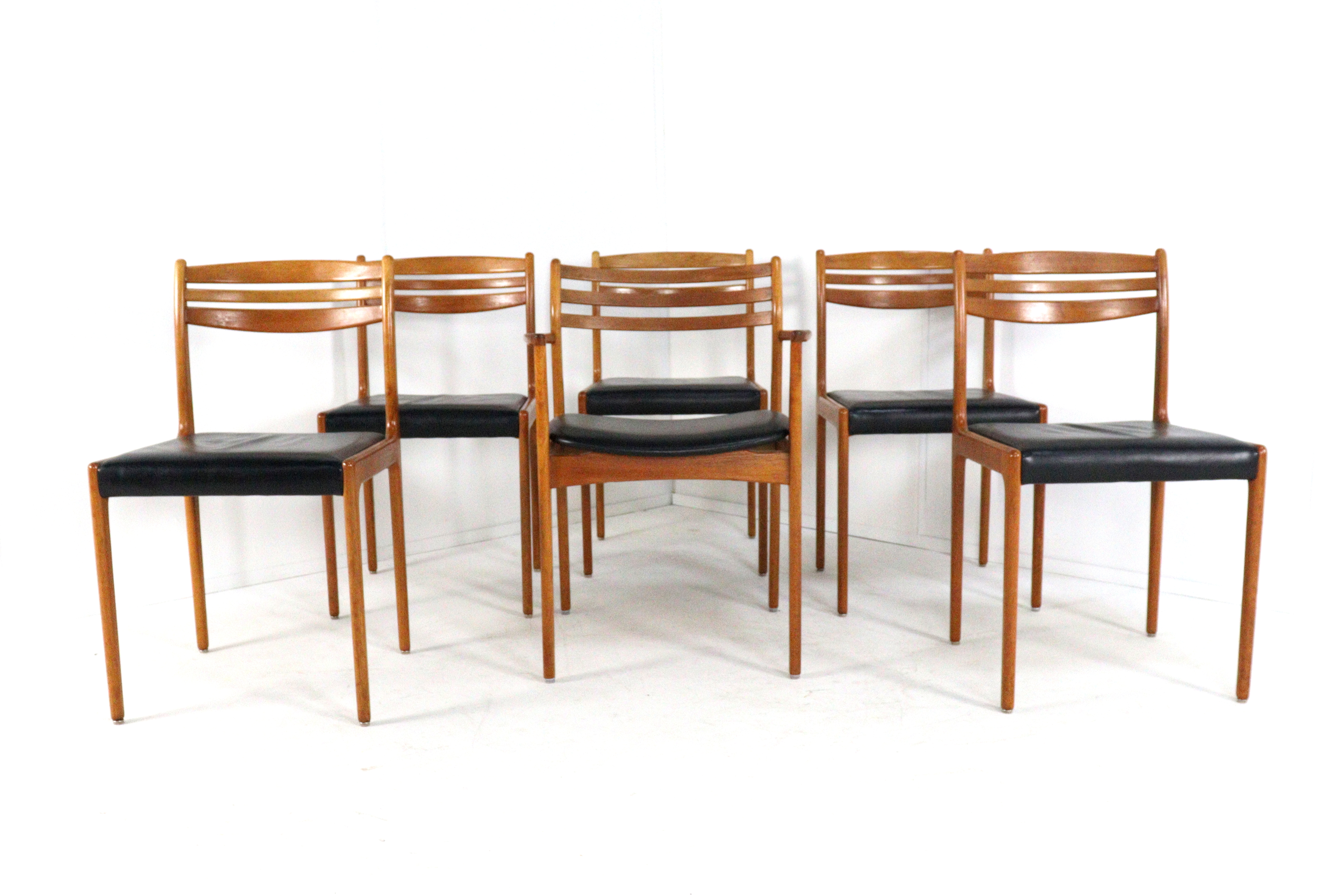 Set van 5 + 1 eetkamerstoelen 'Give'