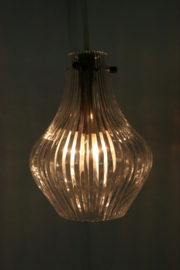 Glazen hanglamp met messing details