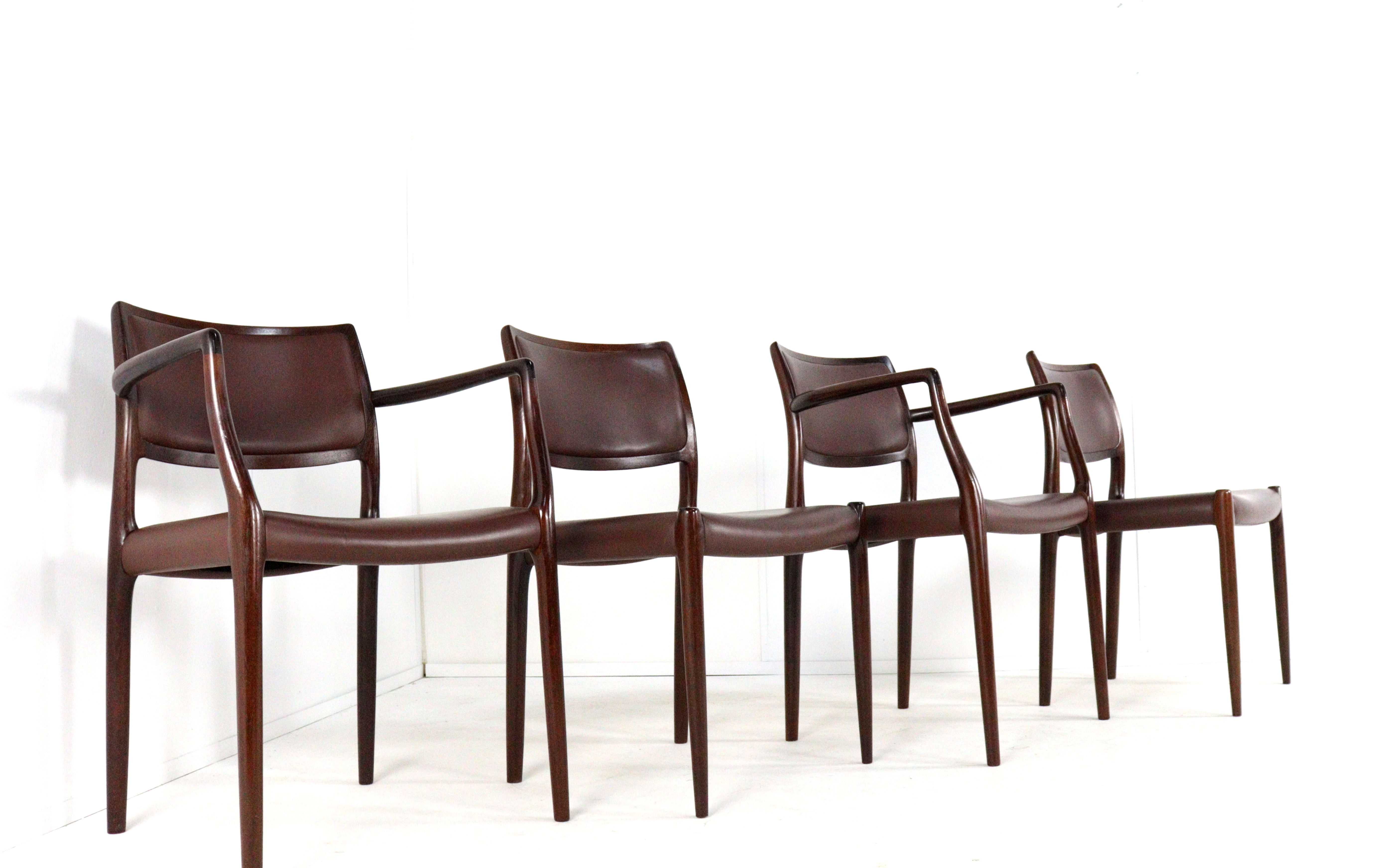 Set van 2 + 2 palissander Niels Otto Møller stoelen model 65 + 80