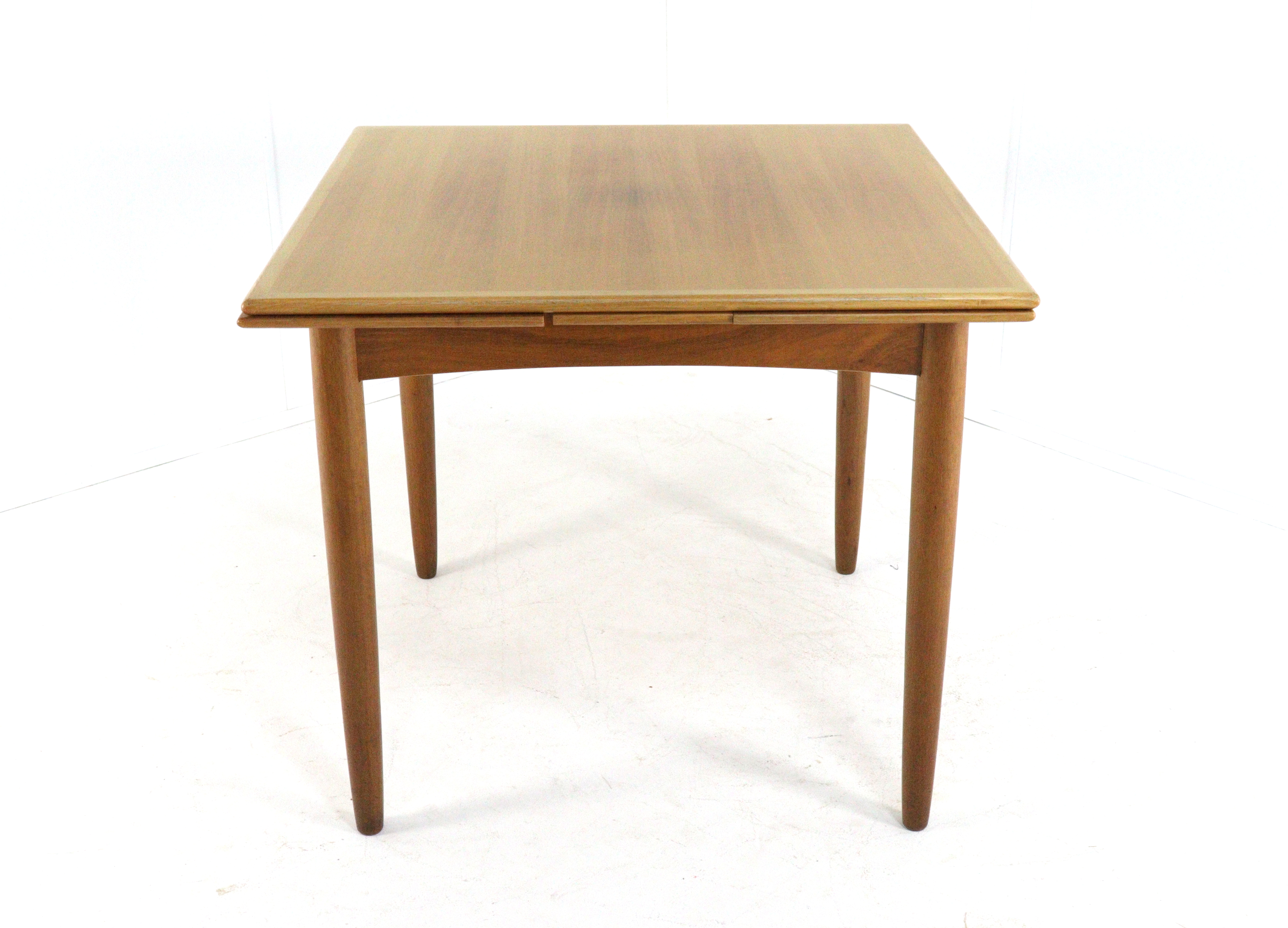 Compact verlengbare eettafel 'Herrieden'
