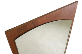 Wandspiegel op houten plaat