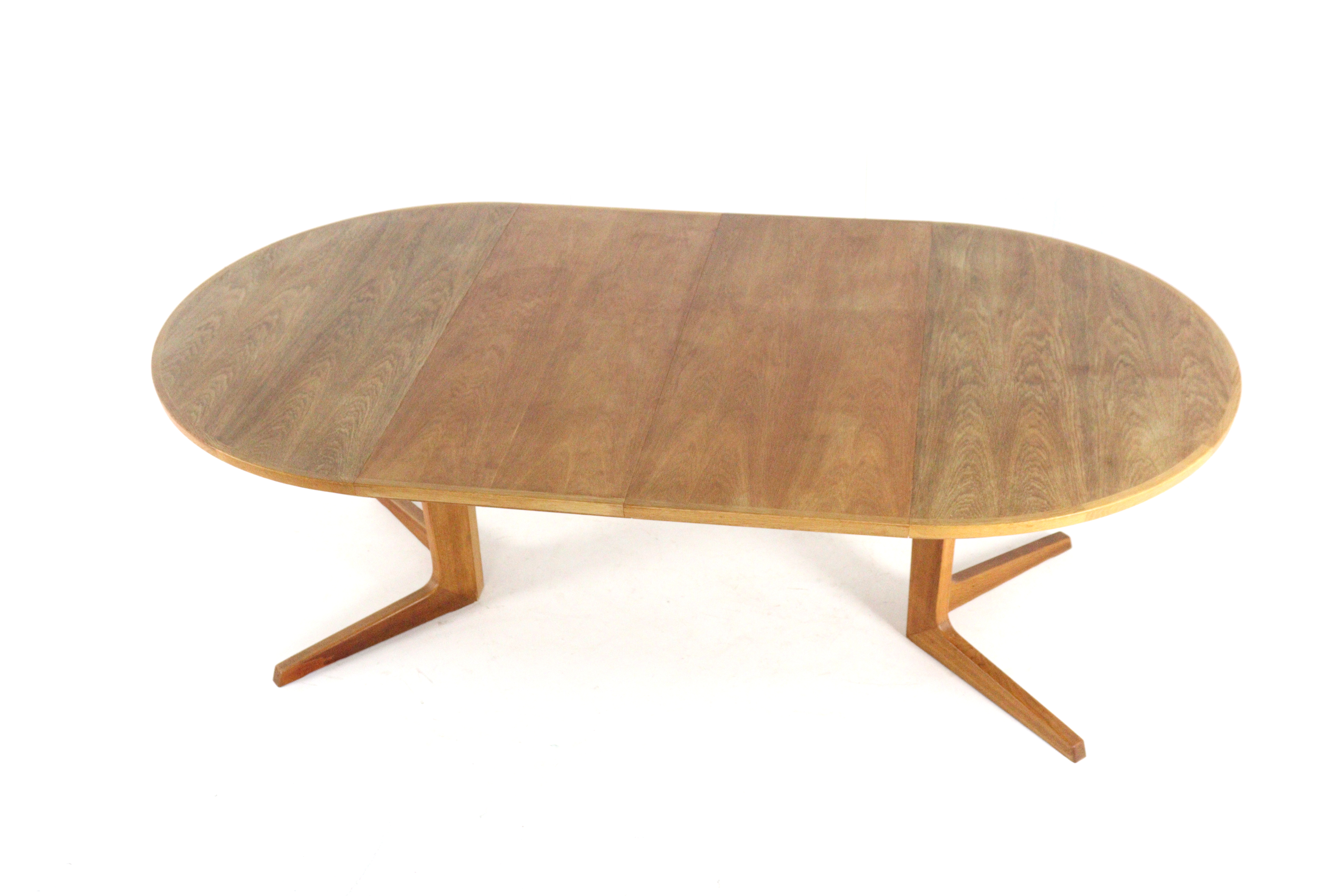 Bernhard Pedersen and Son eiken ronde 2x verlengbare eettafel 'Bogvad'
