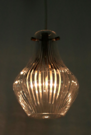 Glazen hanglamp met messing details