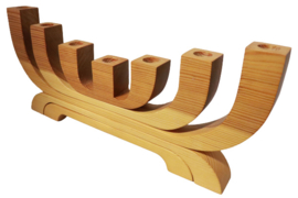Houten dinerkandelaar