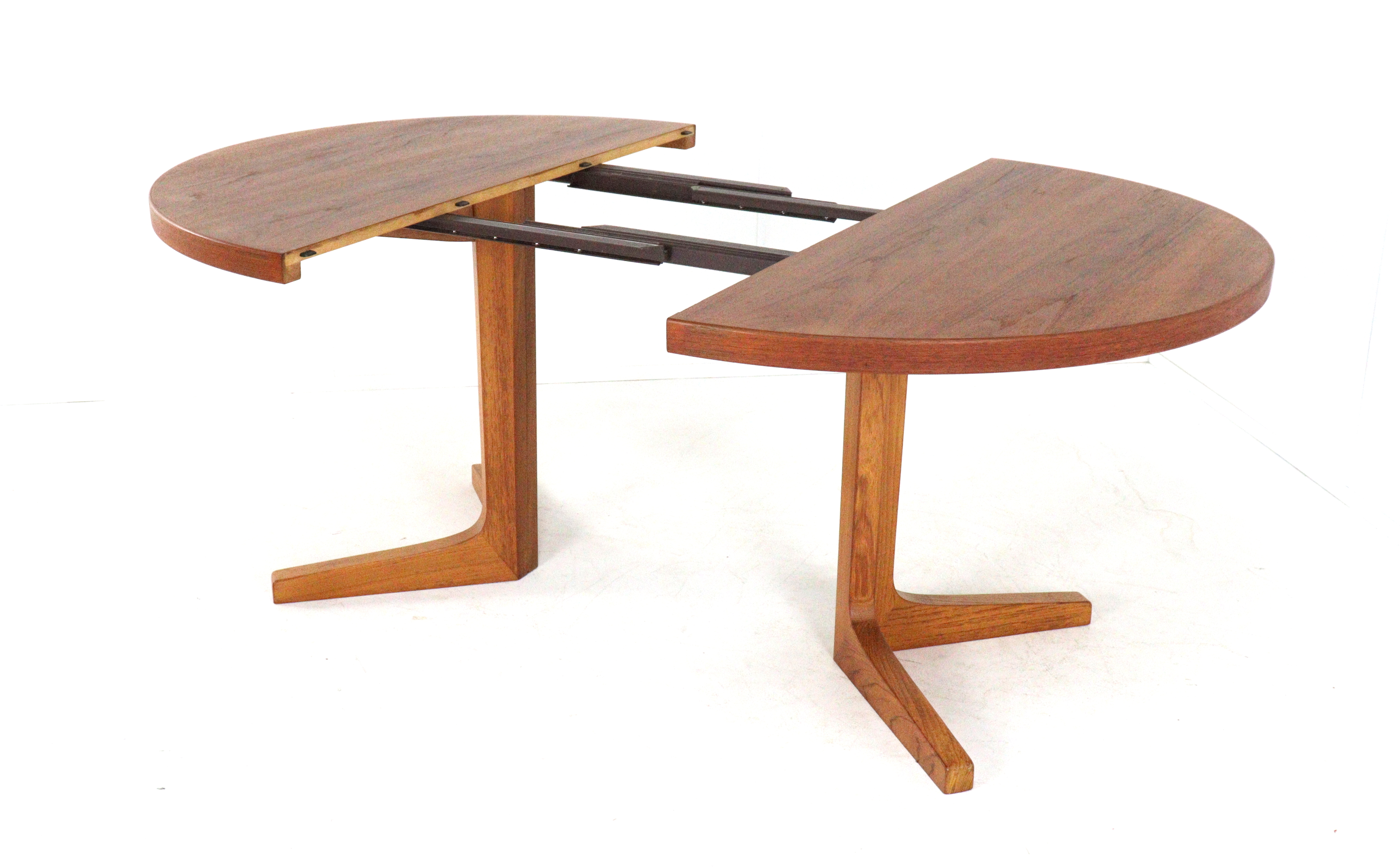 Ronde 2x verlengbare eettafel 'Nim'