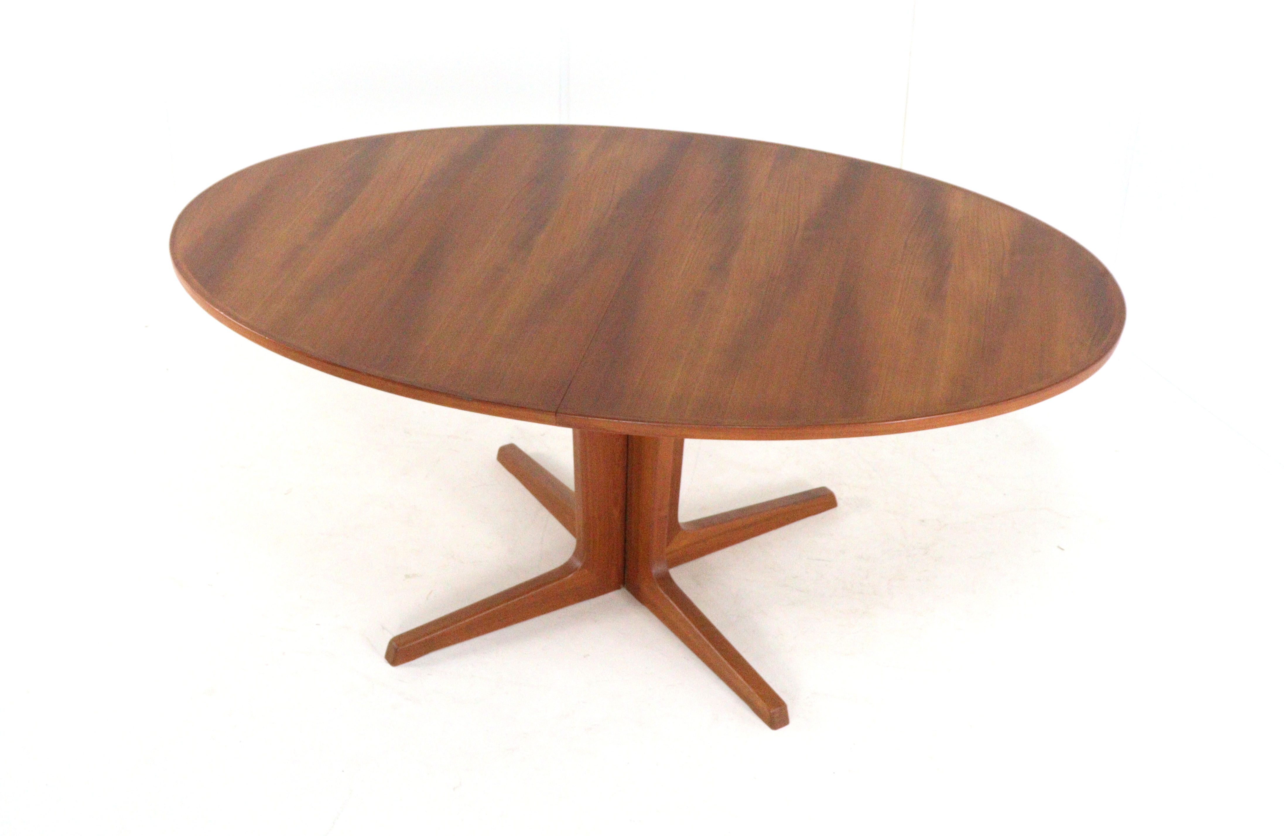 Bernhard Pedersen and Son ovalen eetkamertafel