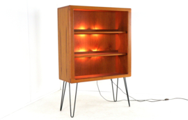 Dyrlund open vitrinekast met verlichting in teak