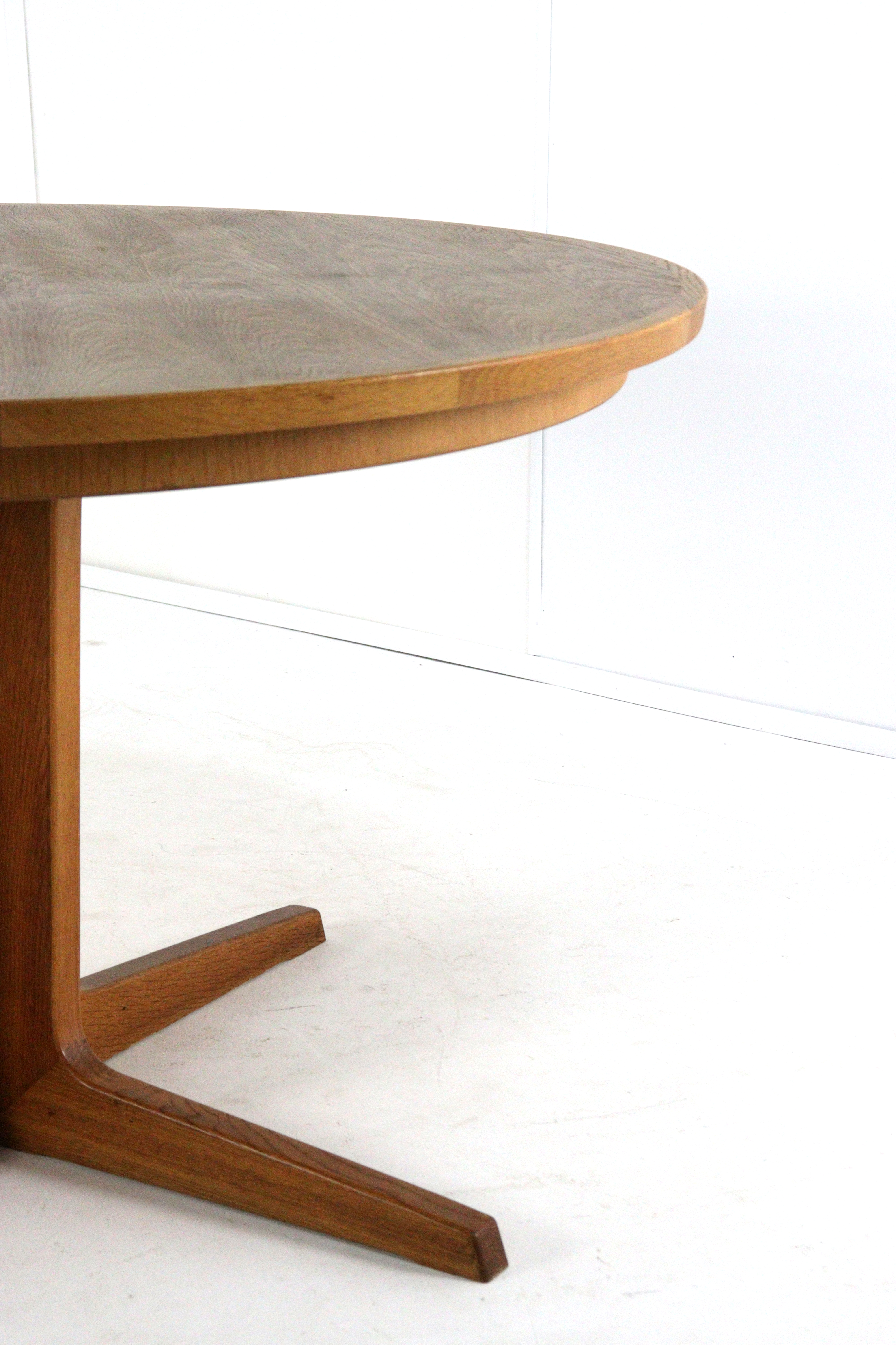 Bernhard Pedersen and Son eiken ronde 2x verlengbare eettafel 'Bogvad'