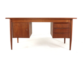 Gunnar Nielsen voor Tibergaard bureau 'Hesselballe'