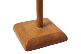 Houten vogel op voet