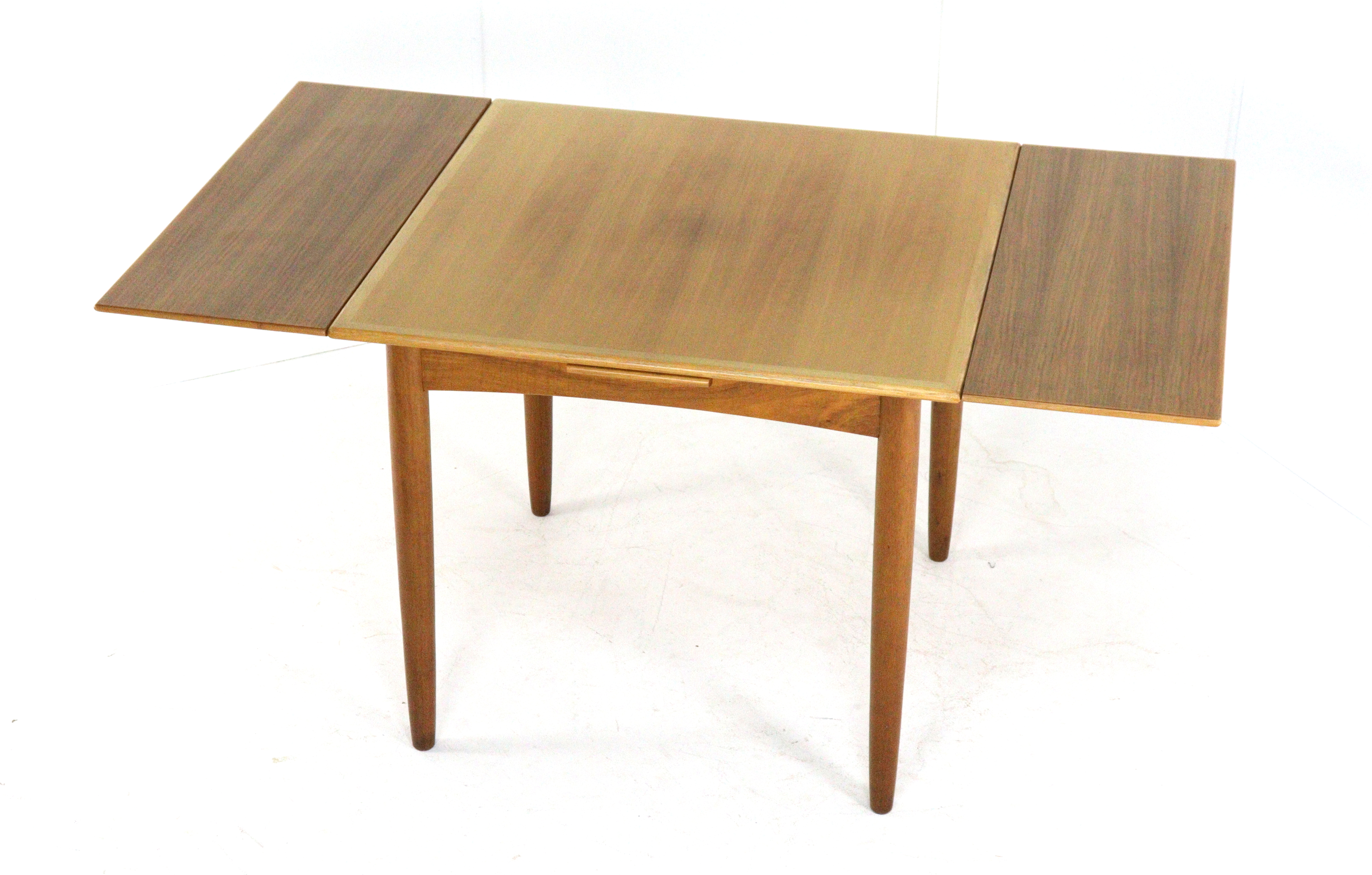 Compact verlengbare eettafel 'Herrieden'