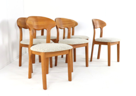 Set 6 Juul Kristensen stoelen 'Them'