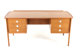 Dyrlund bureau