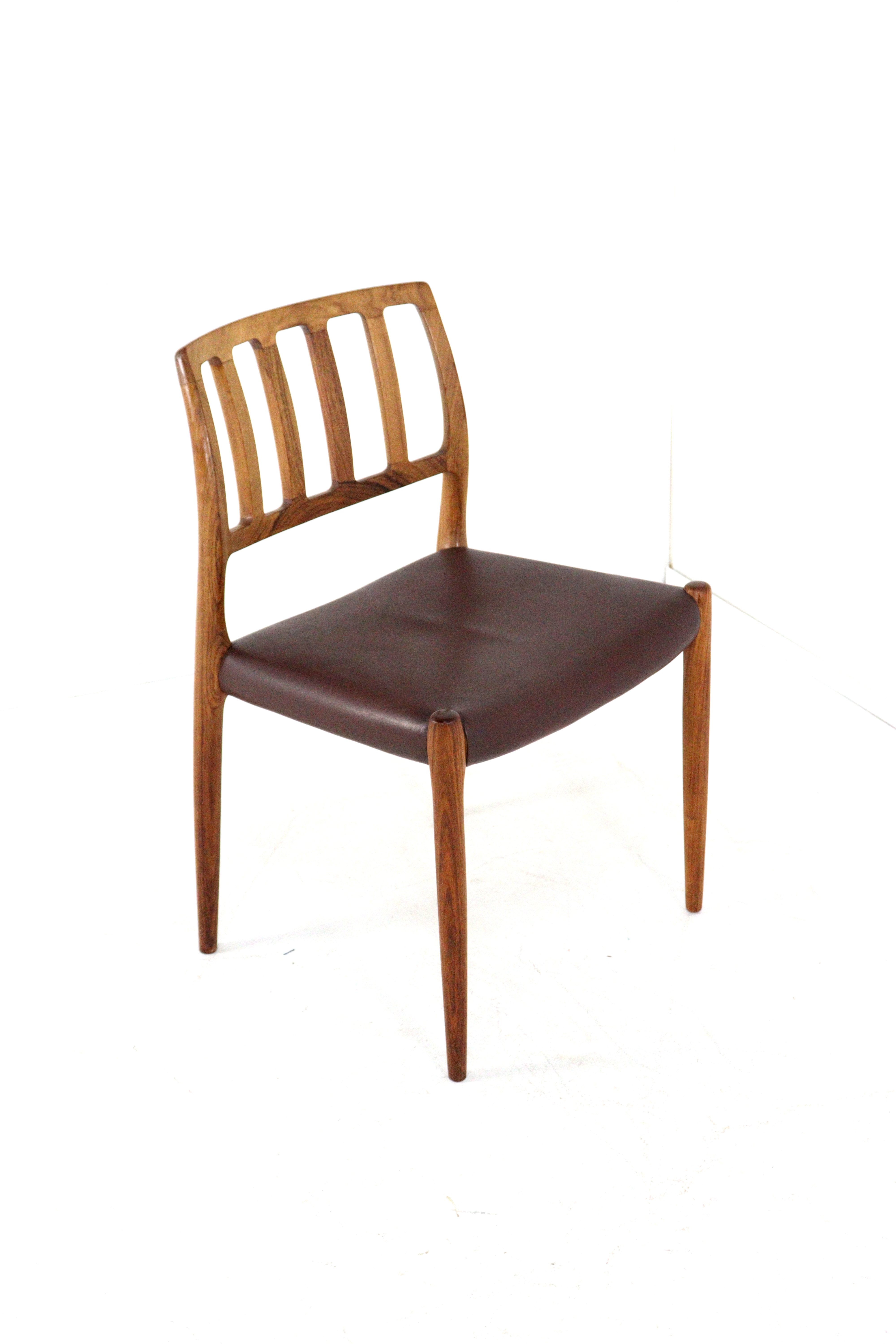 Set van 6 Niels O Møller stoelen model 83