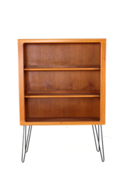 Dyrlund open vitrinekast met verlichting in teak