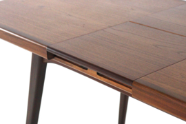 Louis van Teeffelen voor Wébé eettafel 'Milaan'