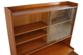Boekenkast met glas 'Snarestone'