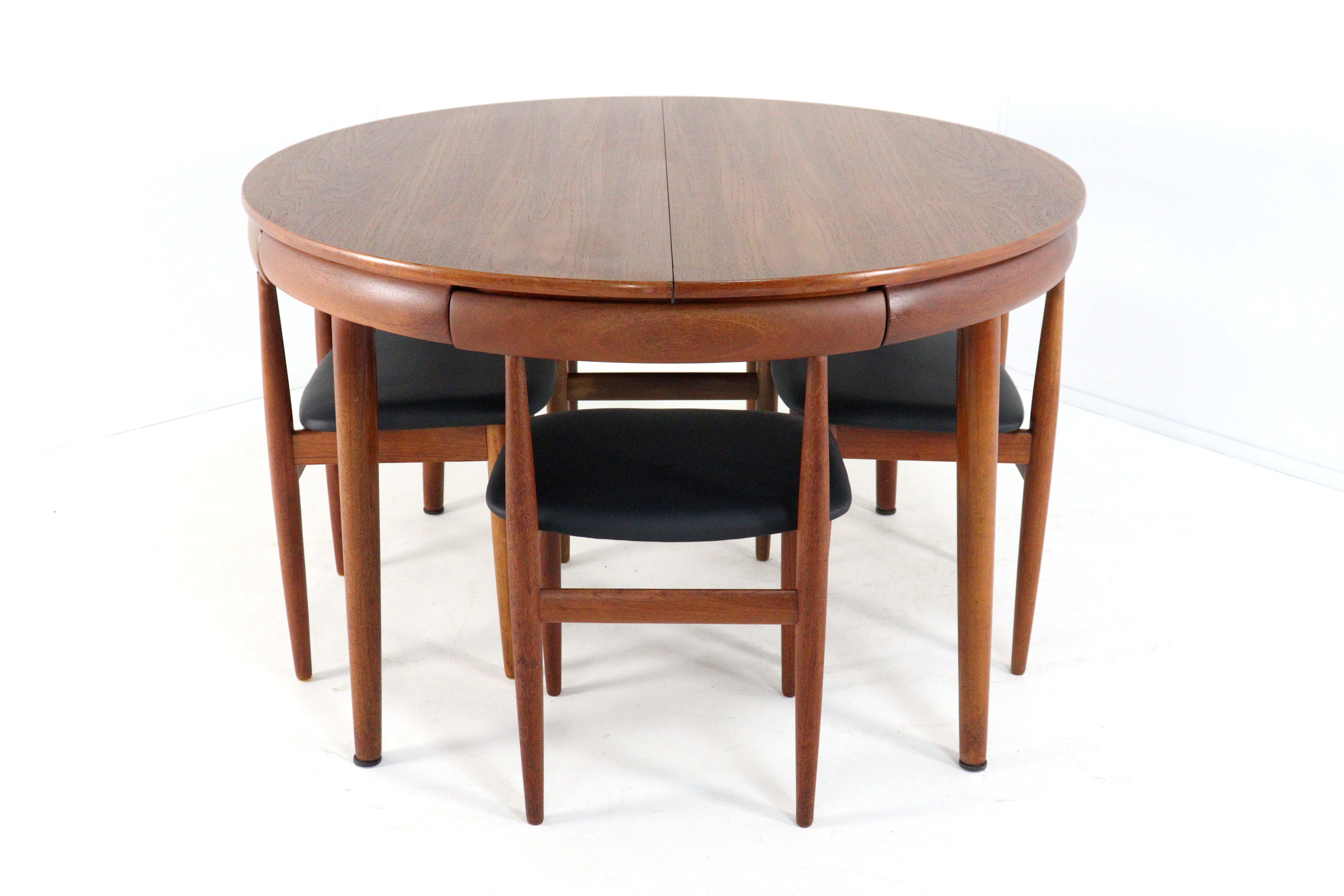 Hans Olsen voor Frem Røjle roundette eettafel + stoelen