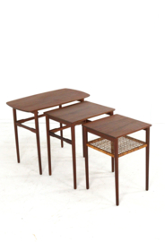 Set of nesting tables 'Sunds'