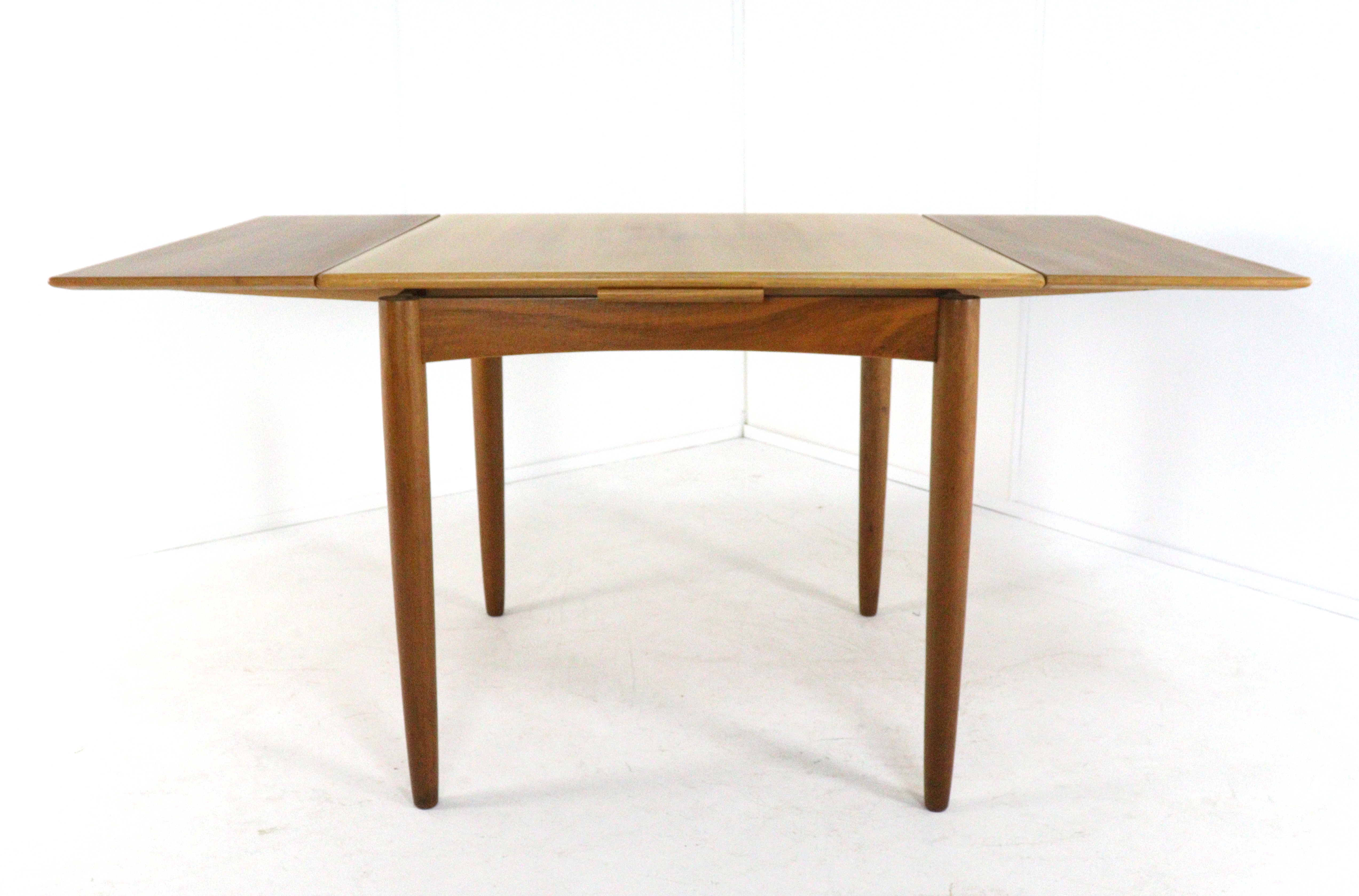 Compact verlengbare eettafel 'Herrieden'