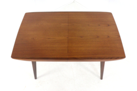 Louis van Teeffelen voor Wébé eettafel 'Milaan'
