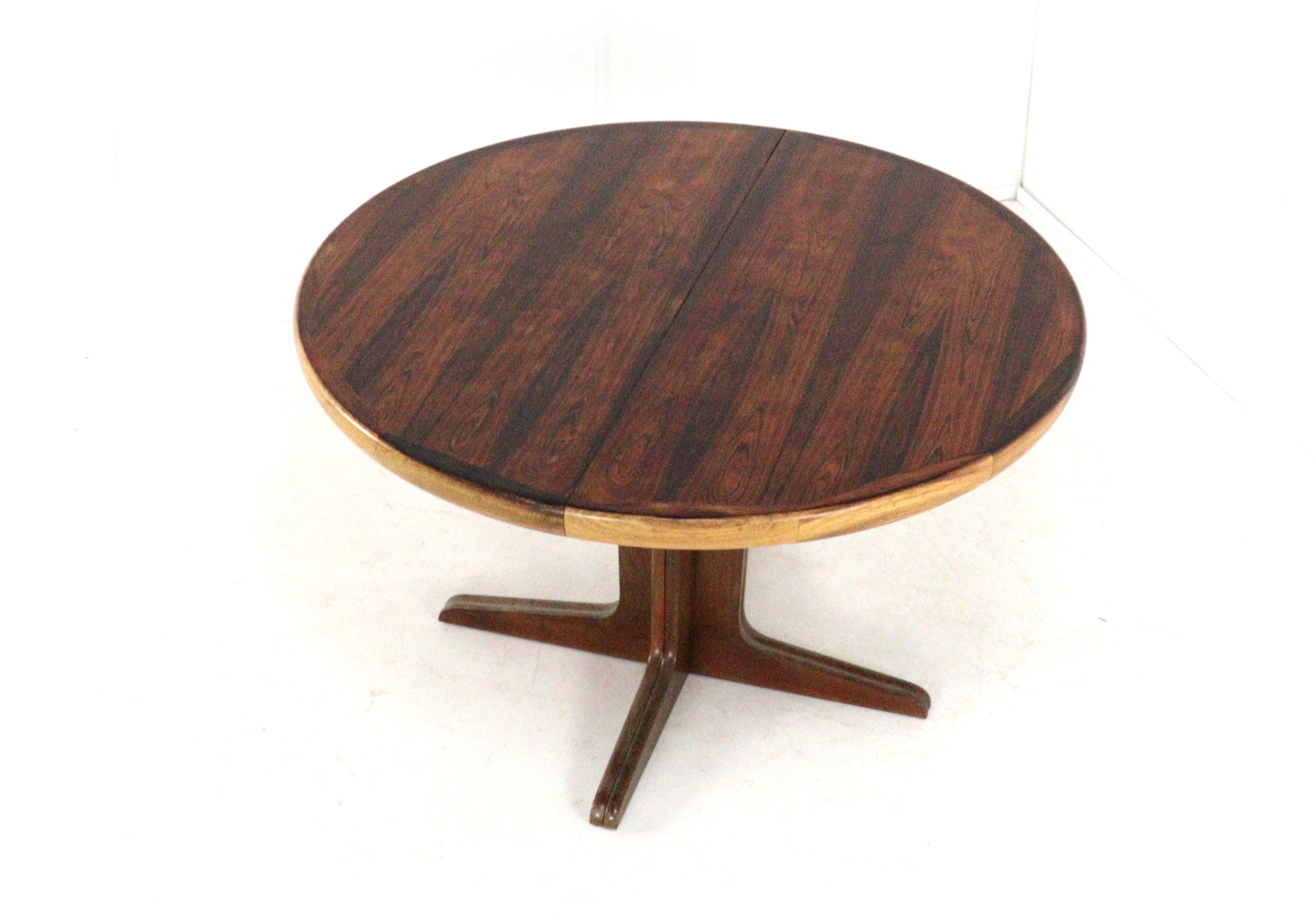 Ronde palissander verlengbare eettafel 'Timring'