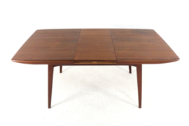 Louis van Teeffelen voor Wébé eettafel 'Milaan'