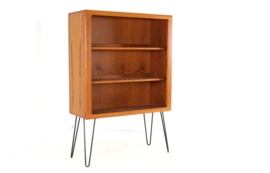 Dyrlund open vitrinekast met verlichting in teak