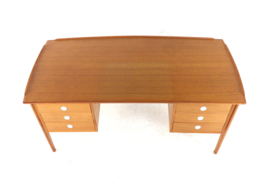 Dyrlund bureau