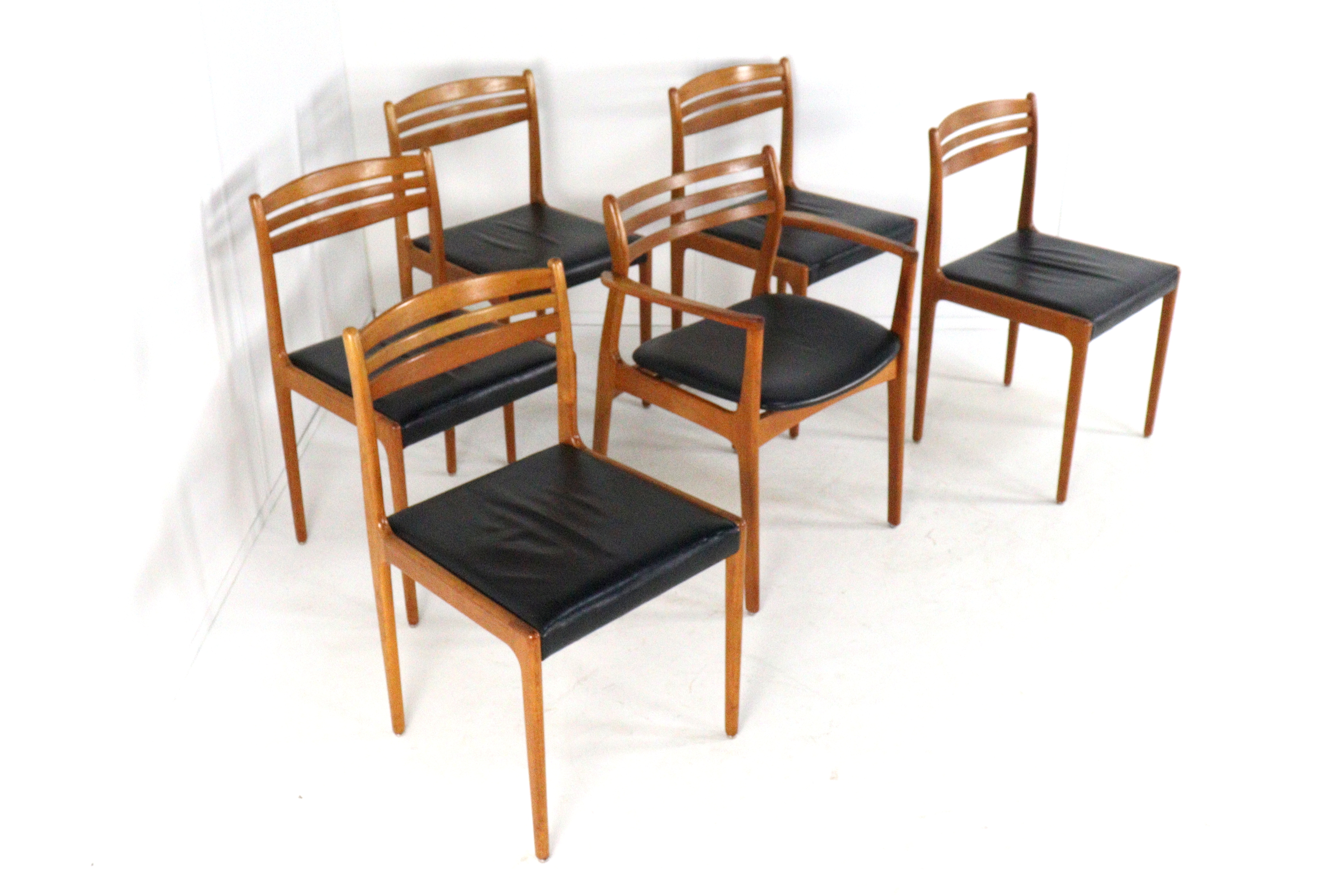 Set van 5 + 1 eetkamerstoelen 'Give'