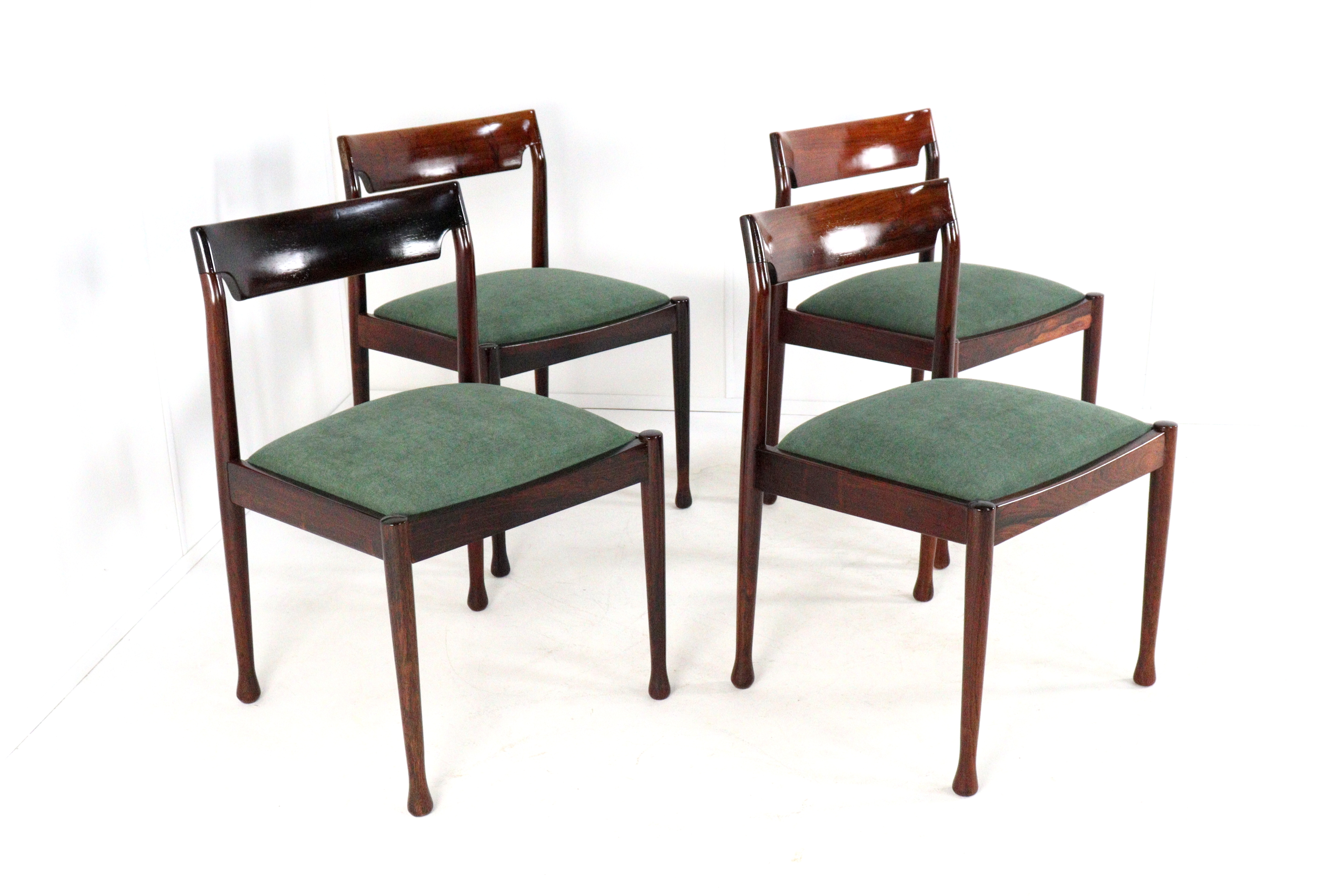 Set van 4 palissander stoelen + eettafel