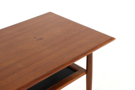 R.S. associates of  Montreal bijzettafel