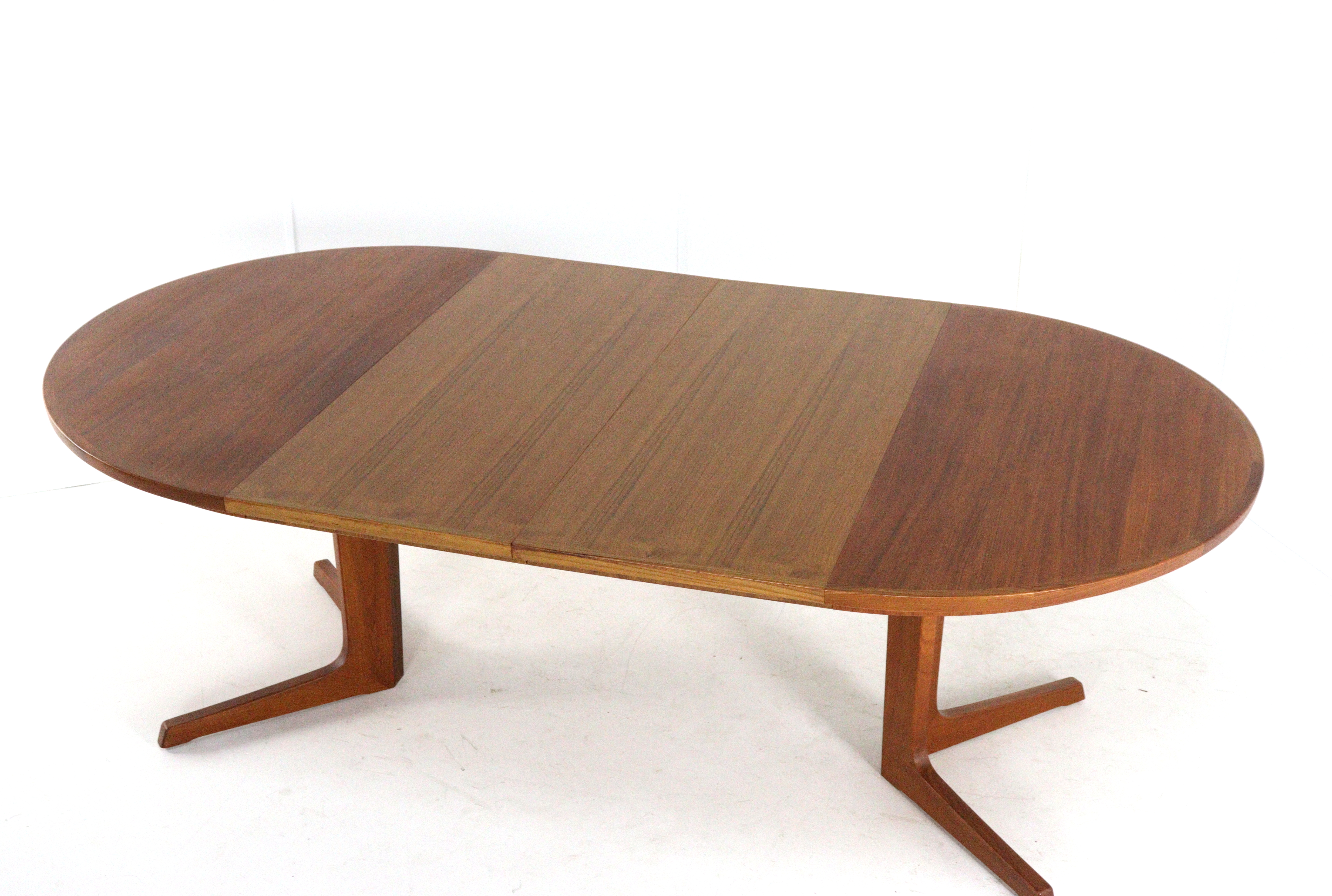 Ronde Bernhard Pedersen & son 2x verlengbare eettafel 'Helsinge'