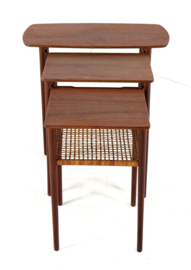 Set of nesting tables 'Sunds'