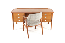 Dyrlund bureau