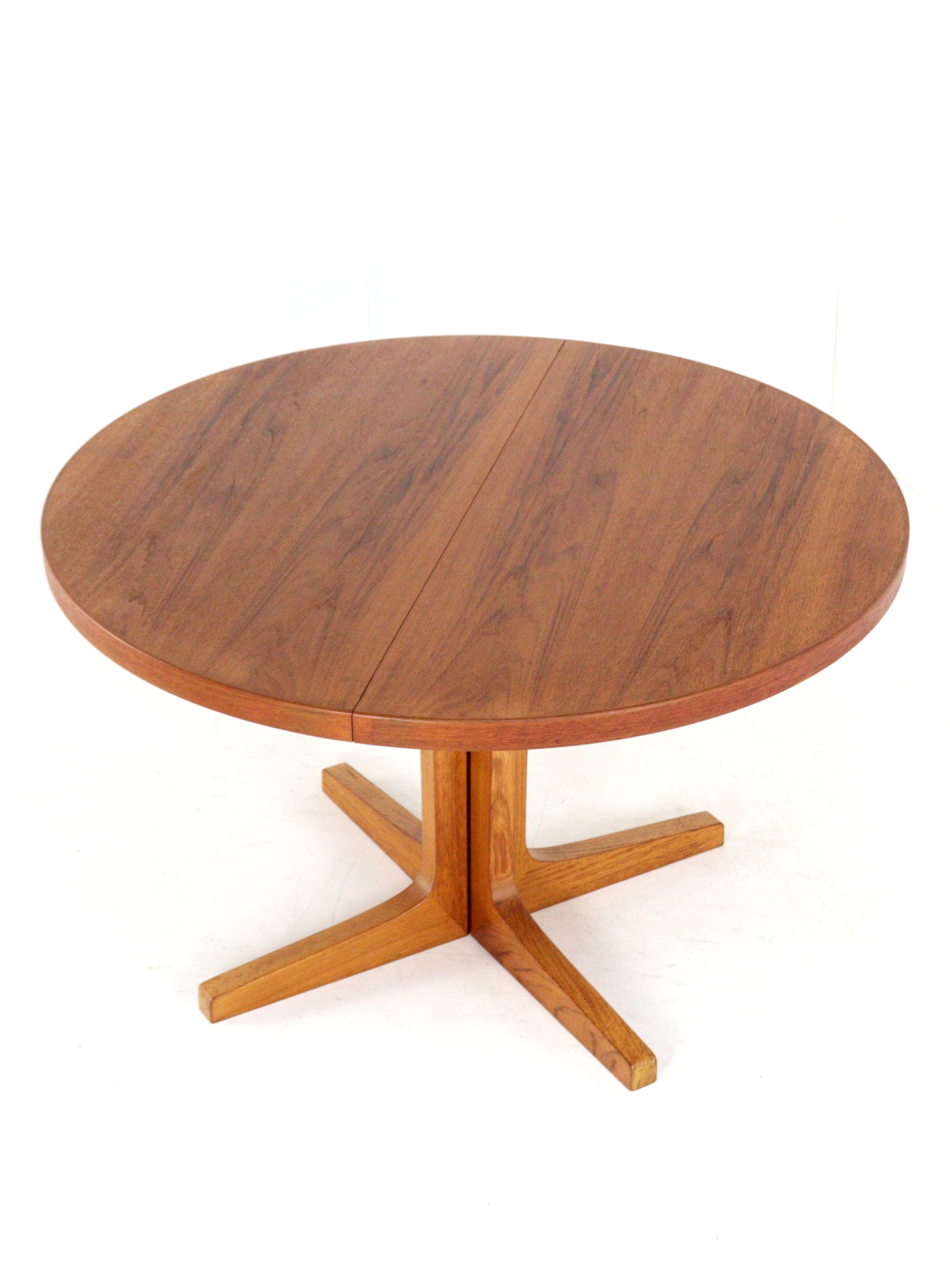 Ronde 2x verlengbare eettafel 'Nim'