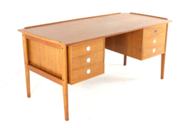 Dyrlund bureau