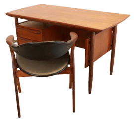Propos Hulmefa bureau + stoel