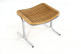 Dirk van Sliedregt voor gebroeders Jonkers voetenbankje