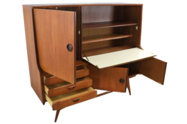 Wébé highboard Louis van Teeffelen 'Vinkepas'