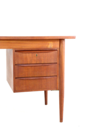 Gunnar Nielsen voor Tibergaard bureau 'Hesselballe'