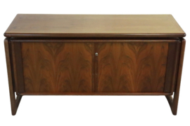 Dyrlund dressoir Rosewood met tamboerdeurtjes 'Goldenstedt'