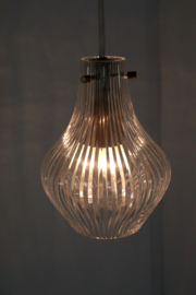 Glazen hanglamp met messing details