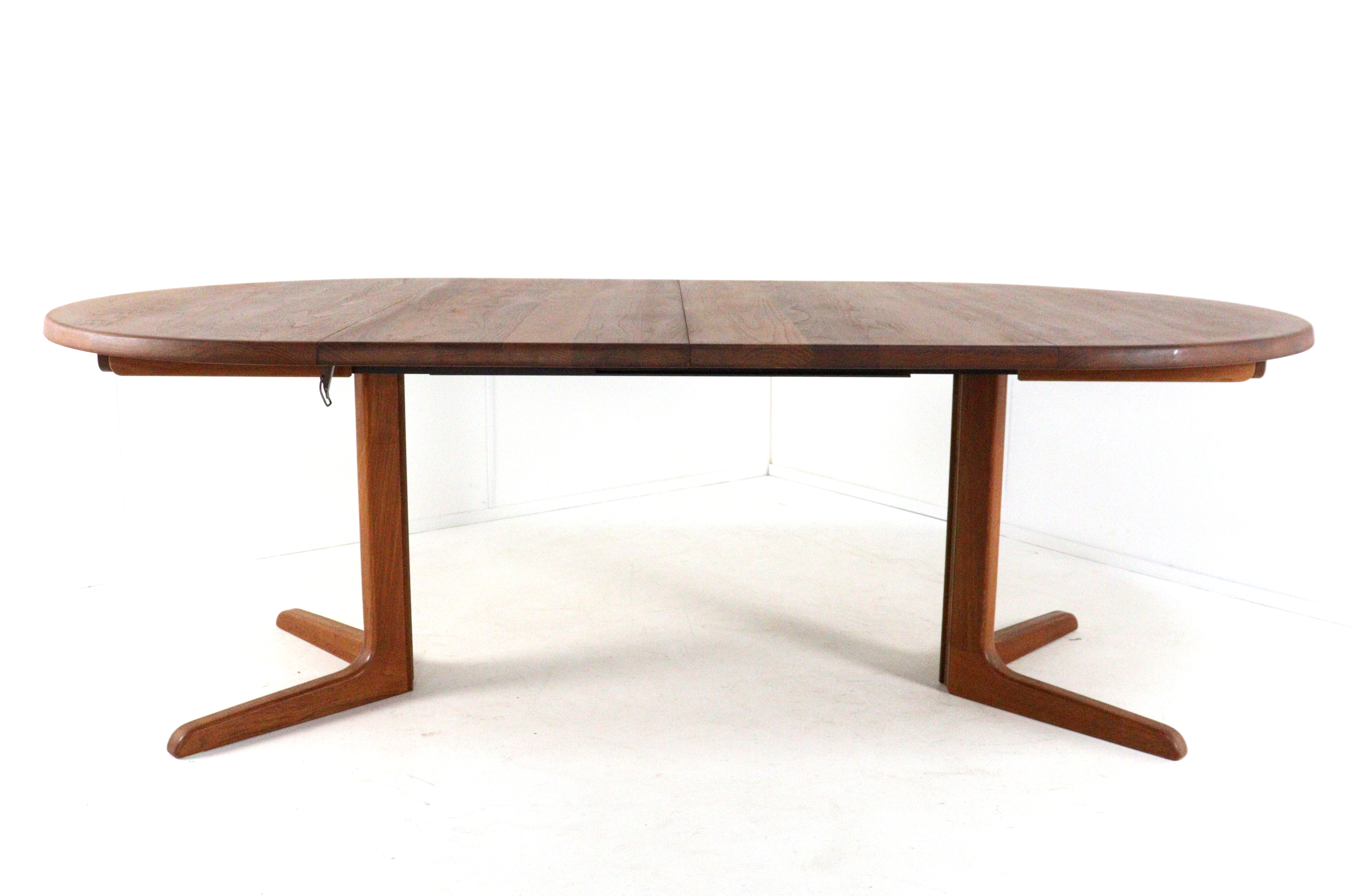 Niels Bach ronde 2x verlengbare teak eettafel 'Tylstrup'