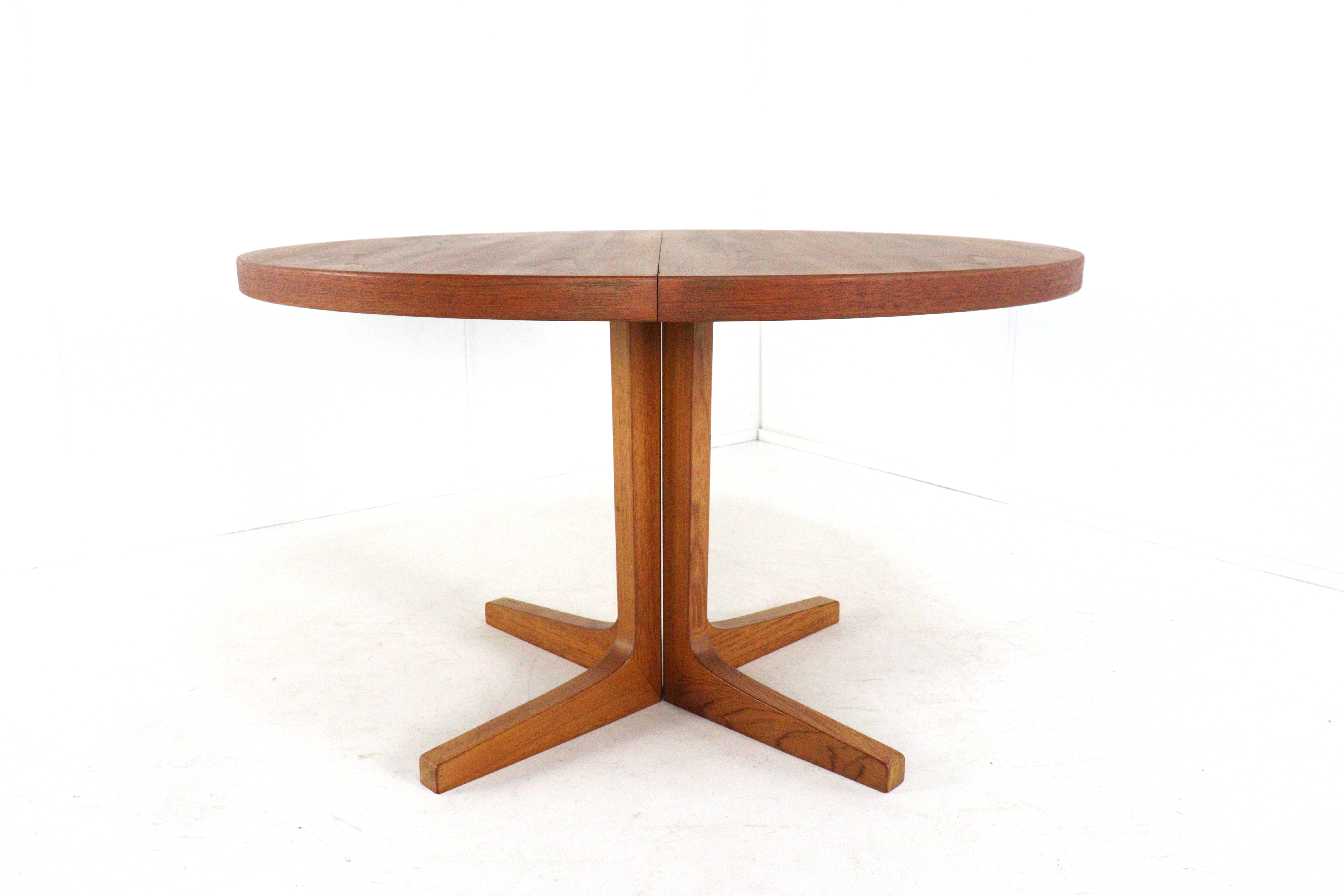 Ronde 2x verlengbare eettafel 'Nim'