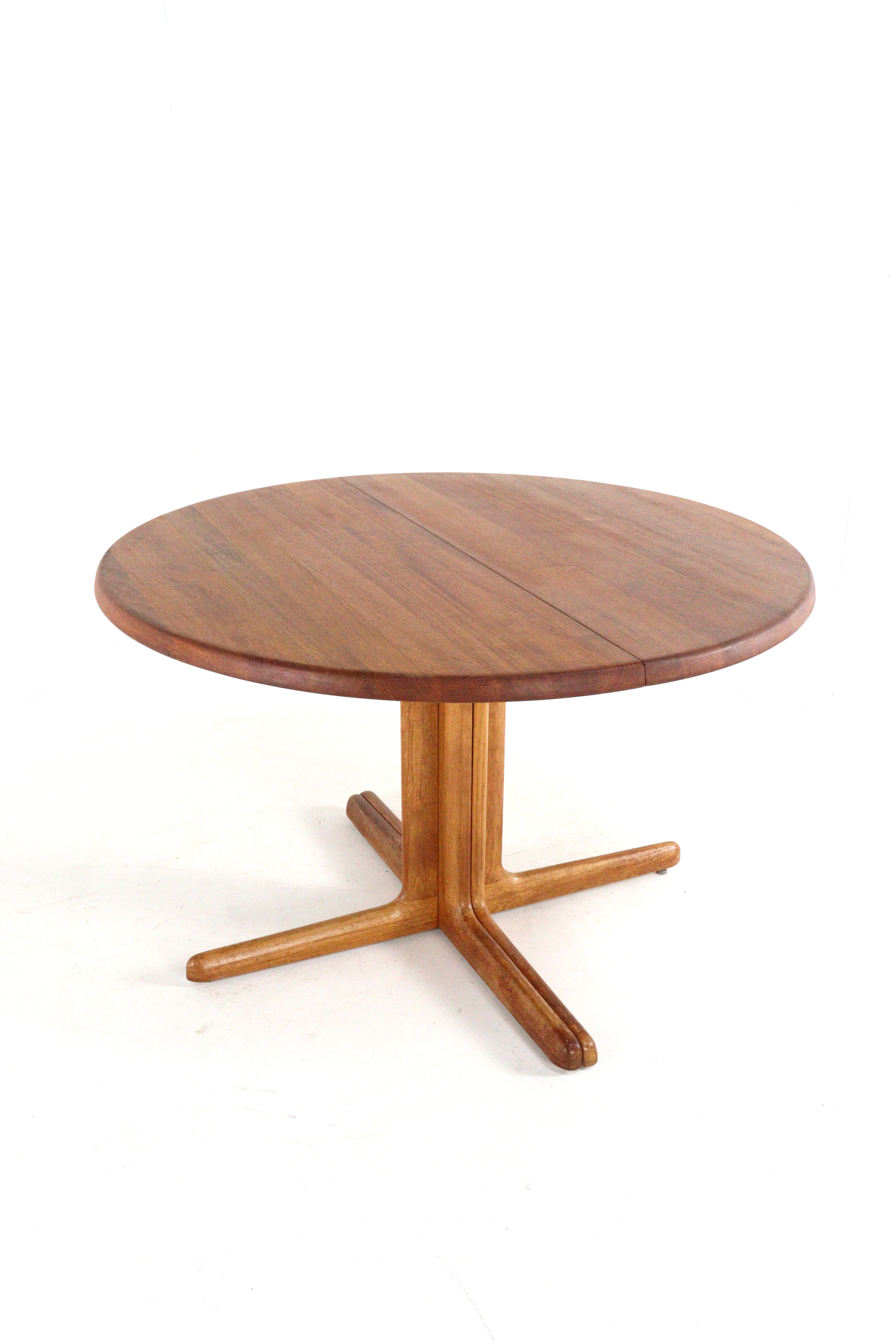 Ronde 2x verlengbare ronde eettafel 'Hobro'