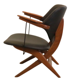 Louis van Teeffelen Wébé pelican chair 'Tilburg'