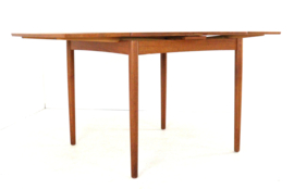Compacte Poul Hundevad voor Hundevad & Co verlengbare eettafel